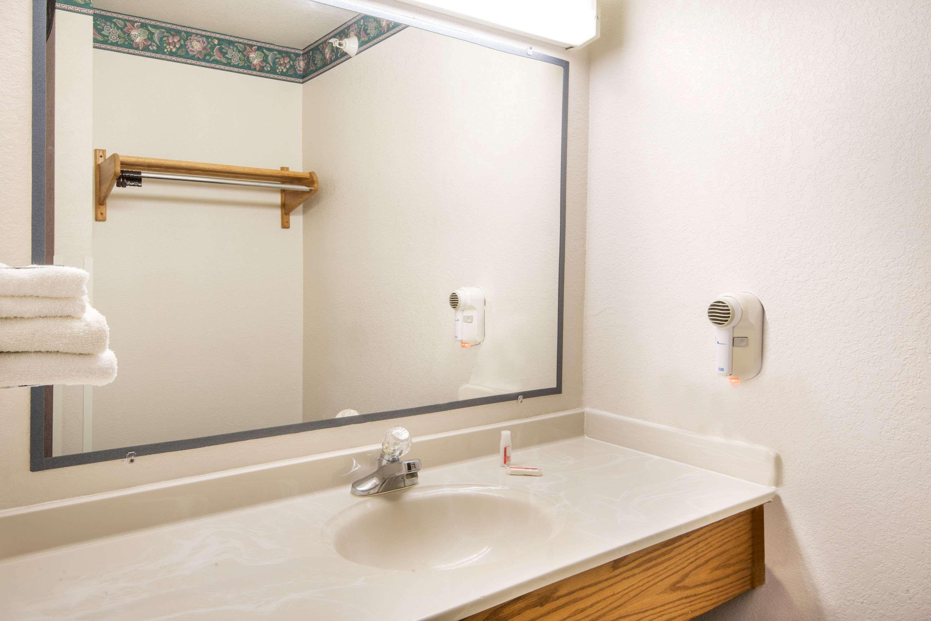 Super 8 By Wyndham Richfield Cleveland Hotel Luaran gambar